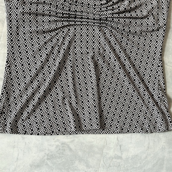 Banana republic  Blouse  sleeveless  silky  soft stretchy   Black/gray    size M - Picture 3 of 8
